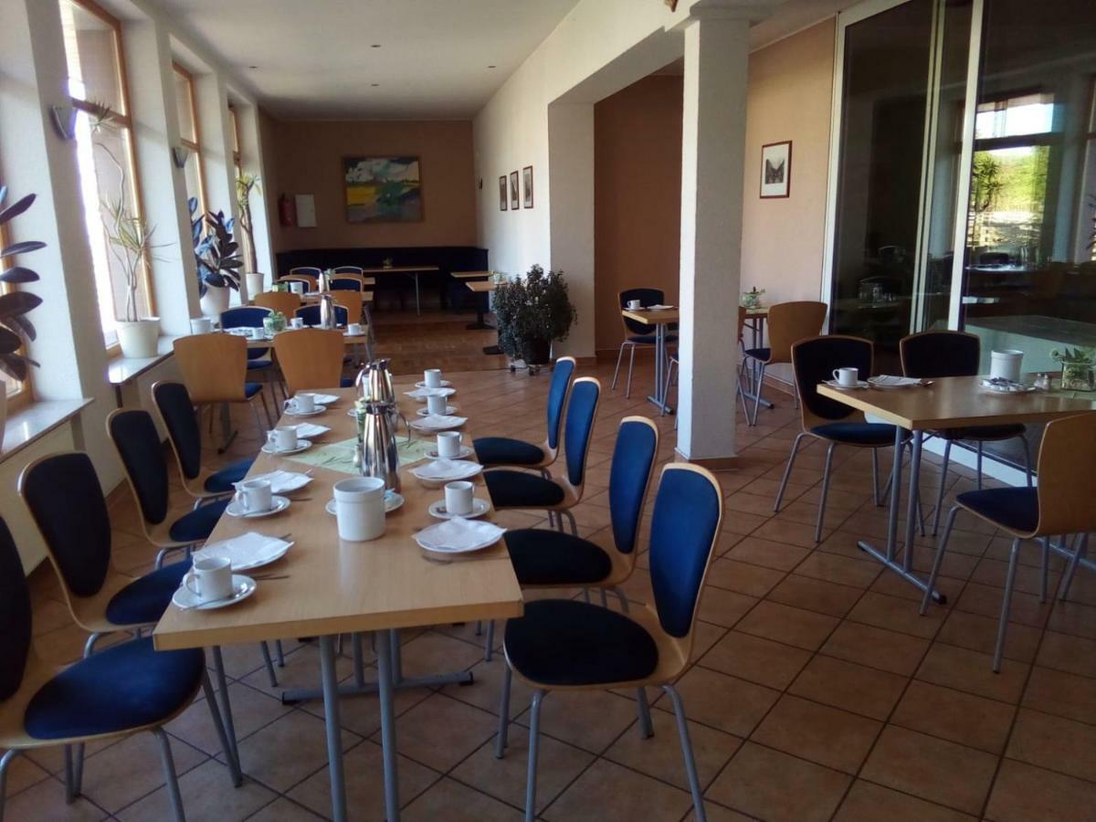 Hotel Am Bahnhof Варен Екстер'єр фото
