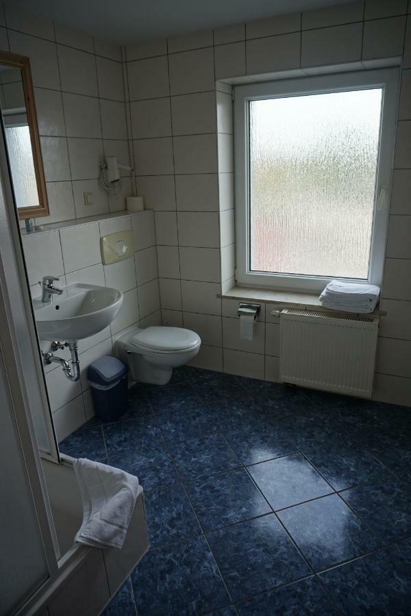 Hotel Am Bahnhof Варен Екстер'єр фото